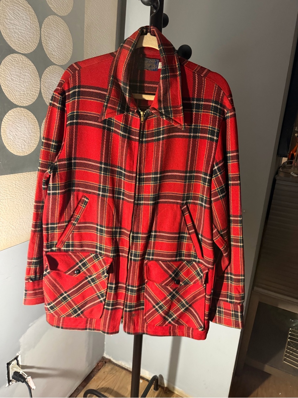 Vintage Pendleton Men's Wool Red Plaid Zip-Front Jacket - Classic Lumberjack